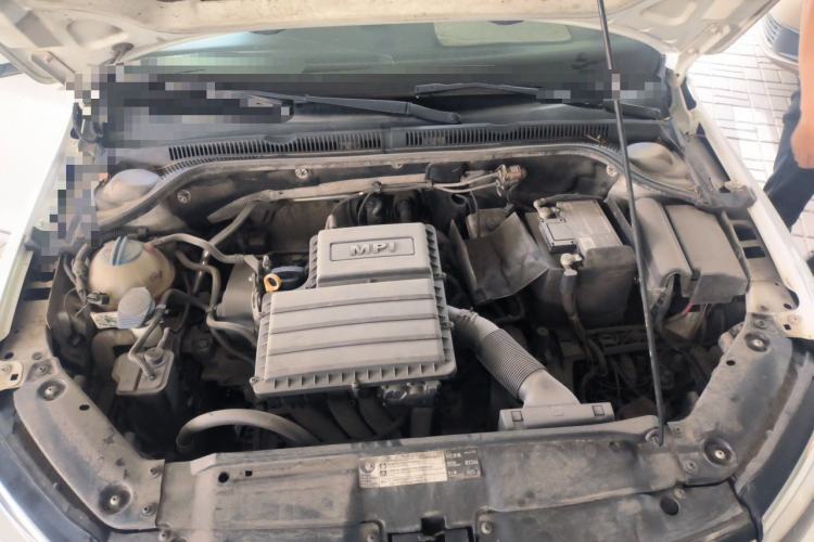 Used Volkswagen Sagitar 2015 1.6L Manual Comfort Model Engine Bay