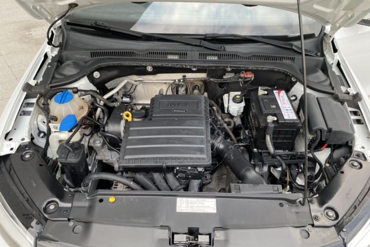 Used Volkswagen Sagitar 2015 1.6L Manual Comfort Model Engine Bay