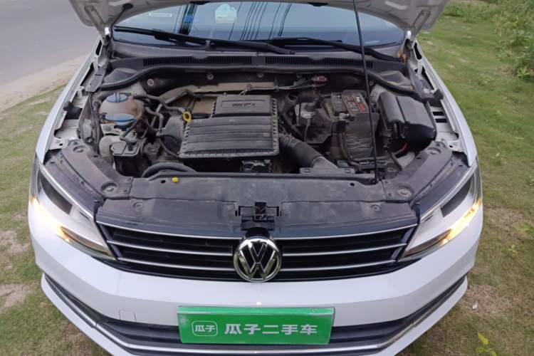 Used Volkswagen Sagitar 2015 1.6L Manual Comfort Model Engine Bay