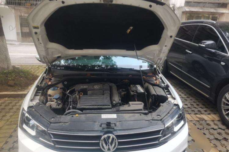 Used Volkswagen Sagitar 2015 230TSI Automatic Luxury Model Engine Bay
