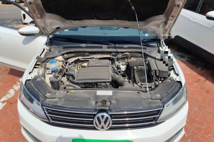 Used Volkswagen Sagitar 2015 1.6L Manual Comfort Model Engine Bay