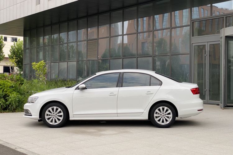 Used Volkswagen Sagitar 2015 1.6L Manual Comfort Model Exterior 1
