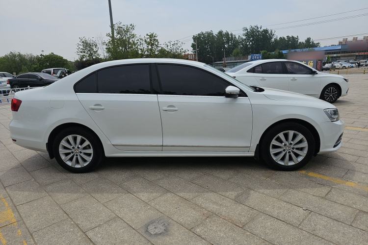 Used Volkswagen Sagitar 2015 1.6L Manual Comfort Model Exterior 2