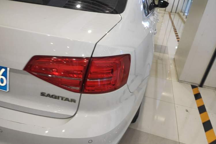 Used Volkswagen Sagitar 2015 1.6L Automatic Comfort Model Exterior 3
