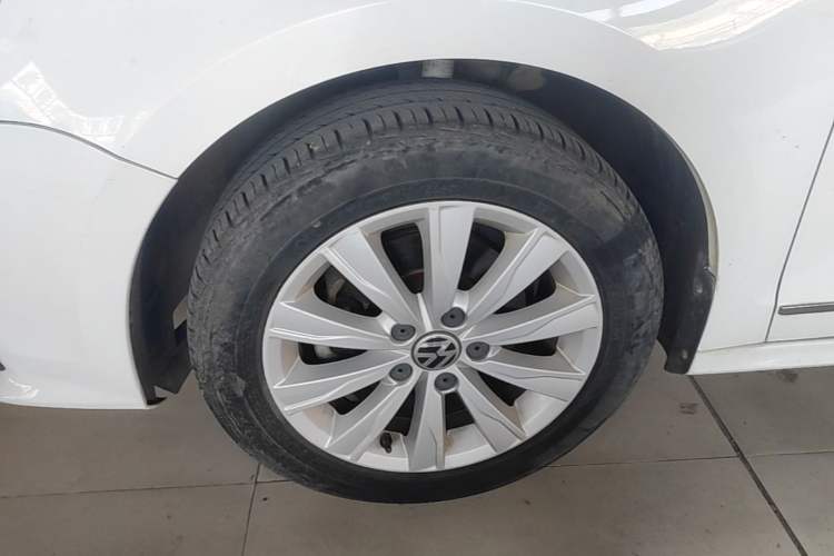 Used Volkswagen Sagitar 2015 1.6L Manual Comfort Model Exterior 4