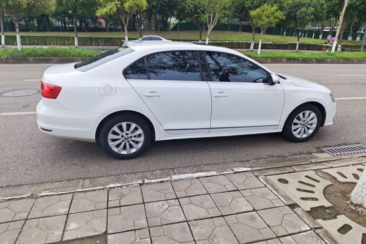 Used Volkswagen Sagitar 2015 1.6L Manual Comfort Model Exterior 4