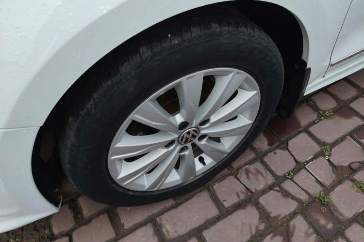 Used Volkswagen Sagitar 2015 1.6L Manual Comfort Model Exterior 4