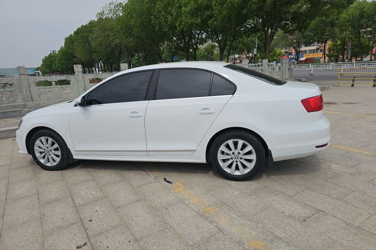 Used Volkswagen Sagitar 2015 1.6L Manual Comfort Model Exterior 4
