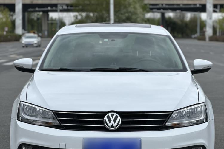Used Volkswagen Sagitar 2015 230TSI Automatic Comfort Version Exterior 4