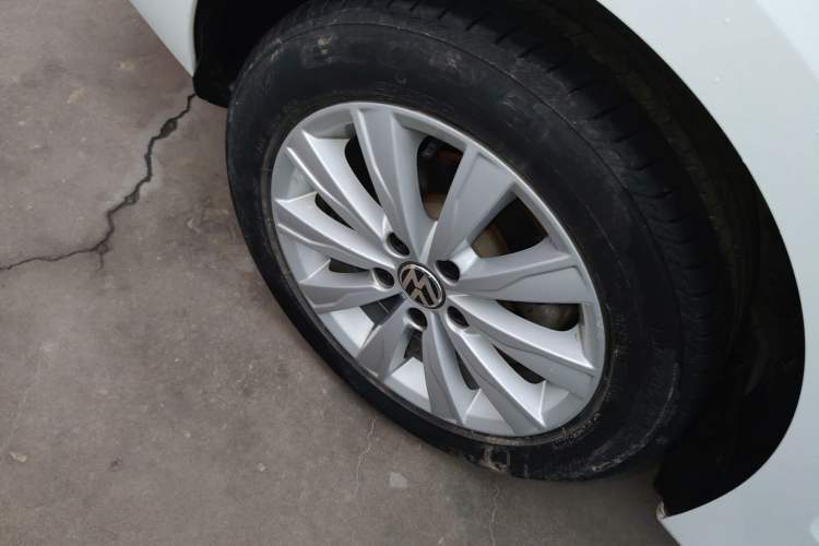 Used Volkswagen Sagitar 2015 1.6L Manual Comfort Model Exterior 5