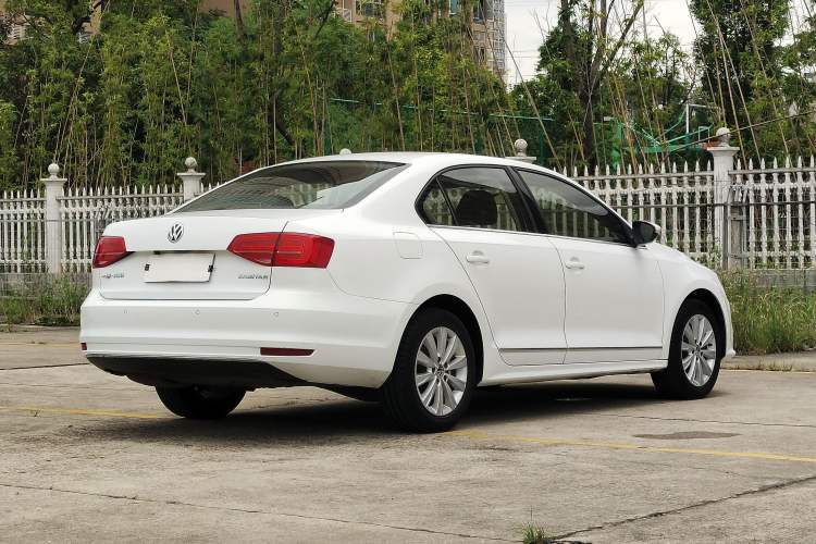 Used Volkswagen Sagitar 2015 1.6L Automatic Comfort Model Exterior 6