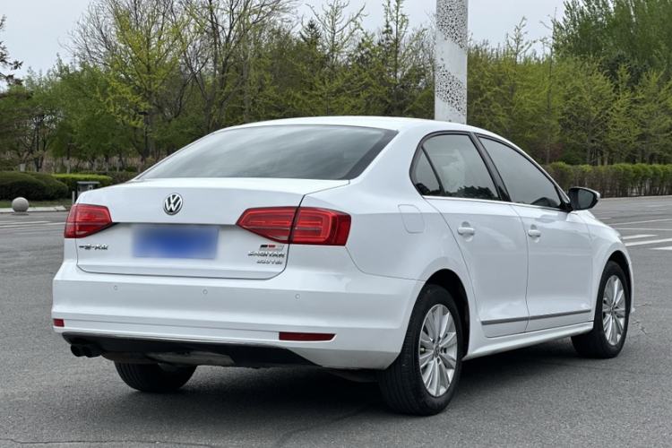 Used Volkswagen Sagitar 2015 230TSI Automatic Comfort Version Exterior 8