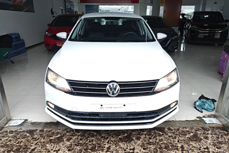 Used Volkswagen Sagitar 2015 1.6L Automatic Fashion Model Front