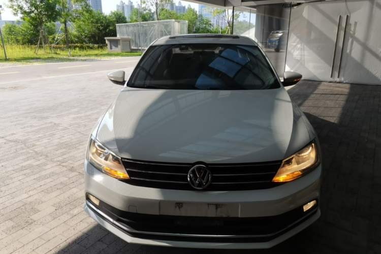 Used Volkswagen Sagitar 2015 230TSI Automatic Comfort Version Front