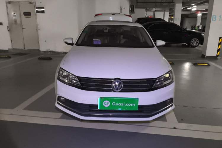 Used Volkswagen Sagitar 2015 230TSI Automatic Comfort Version Front