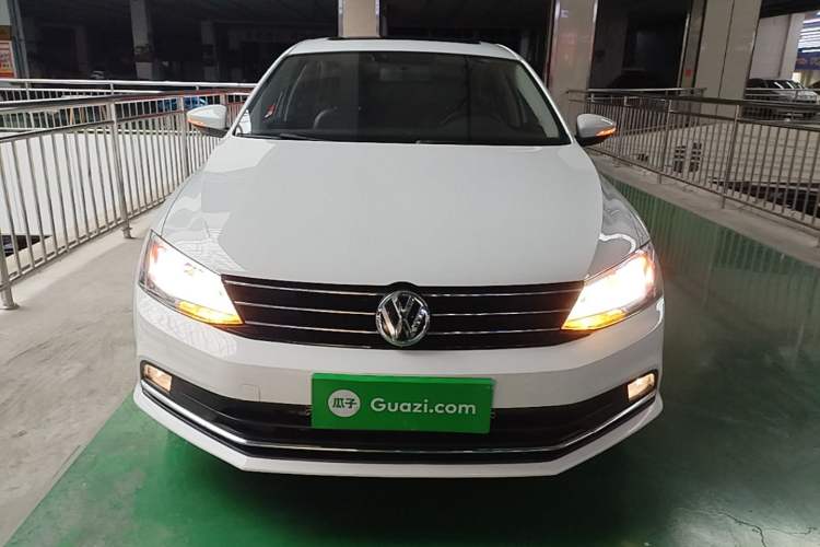 Used Volkswagen Sagitar 2015 1.6L Automatic Comfort Model Front