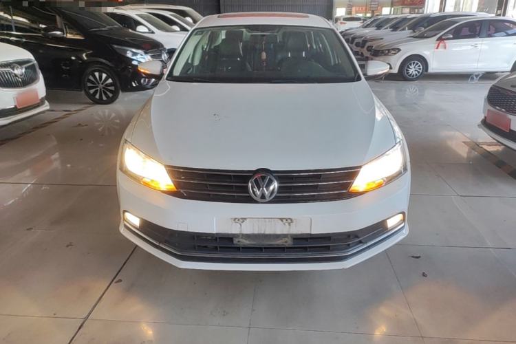 Used Volkswagen Sagitar 2015 1.6L Manual Comfort Model Front