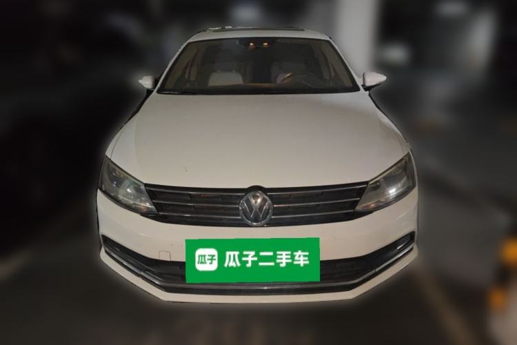 Used Volkswagen Sagitar 2015 1.6L Manual Comfort Model Front