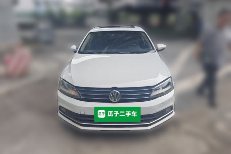 Used Volkswagen Sagitar 2015 1.6L Manual Comfort Model Front