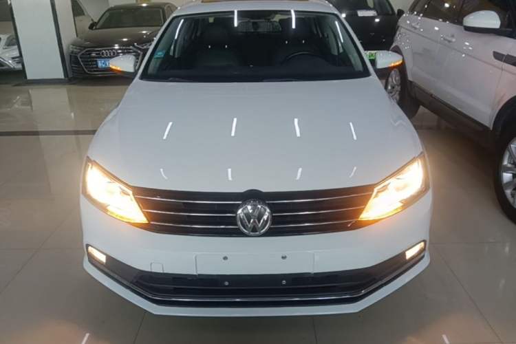 Used Volkswagen Sagitar 2015 230TSI Automatic Comfort Version Front