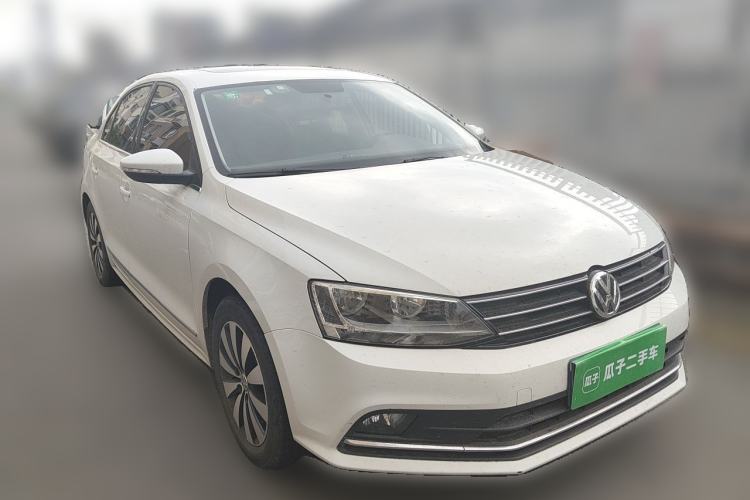 Used Volkswagen Sagitar 2015 230TSI Automatic Comfort Version Front Right 45 Deg