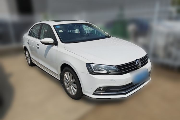 Used Volkswagen Sagitar 2015 230TSI Automatic Comfort Version Front Right 45 Deg