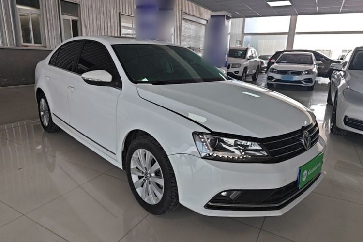 Used Volkswagen Sagitar 2015 230TSI Automatic Comfort Version Front Right 45 Deg