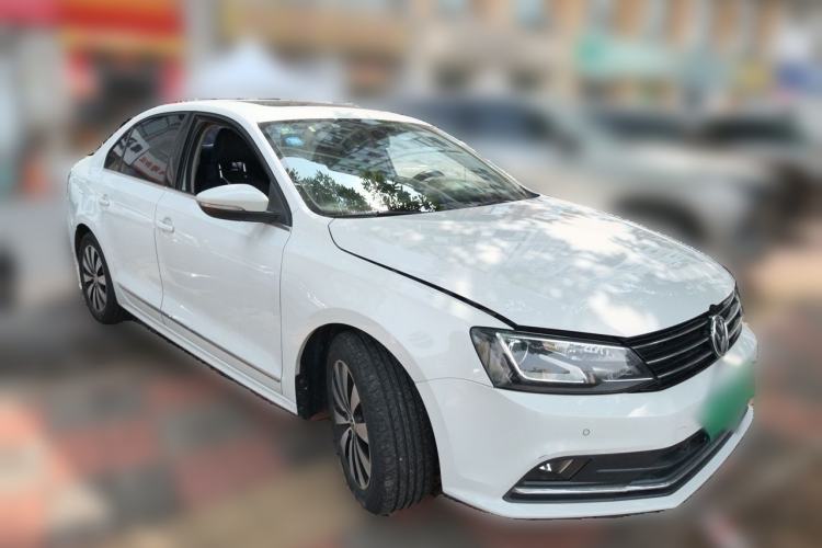 Used Volkswagen Sagitar 2015 230TSI Automatic Luxury Model Front Right 45 Deg