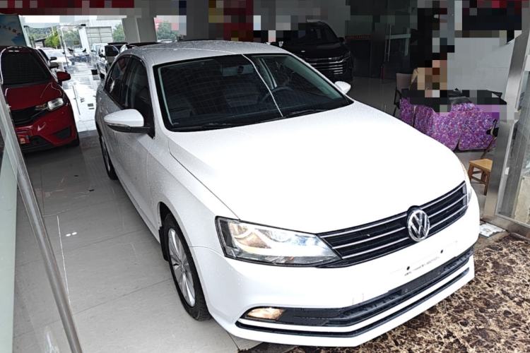 Used Volkswagen Sagitar 2015 1.6L Automatic Fashion Model Front Right 45 Deg