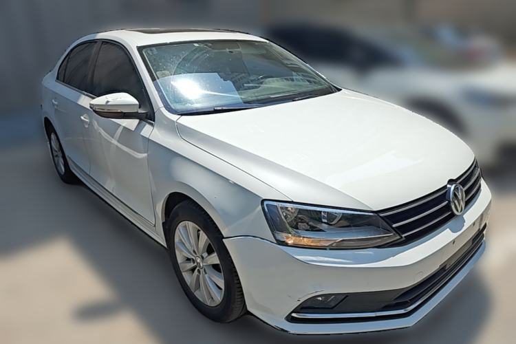 Used Volkswagen Sagitar 2015 230TSI Automatic Comfort Version Front Right 45 Deg