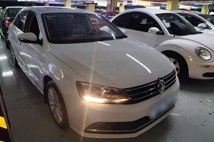 Used Volkswagen Sagitar 2015 1.6L Automatic Comfort Model Front Right 45 Deg