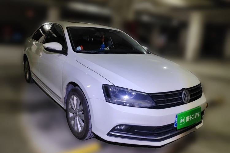 Used Volkswagen Sagitar 2015 1.6L Manual Comfort Model Front Right 45 Deg