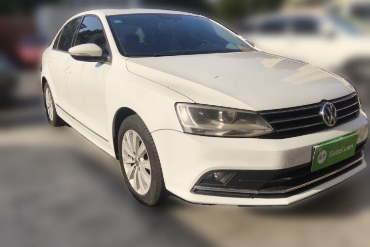 Used Volkswagen Sagitar 2015 230TSI Automatic Comfort Version Front Right 45 Deg