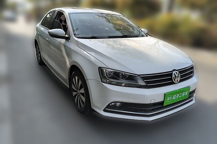 Used Volkswagen Sagitar 2015 230TSI Automatic Comfort Version Front Right 45 Deg