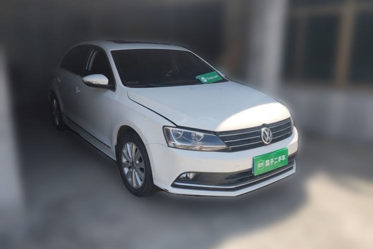 Used Volkswagen Sagitar 2015 1.6L Manual Comfort Model Front Right 45 Deg