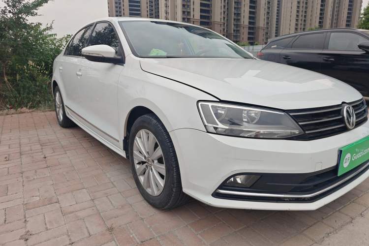 Used Volkswagen Sagitar 2015 1.6L Automatic Comfort Model Front Right 45 Deg