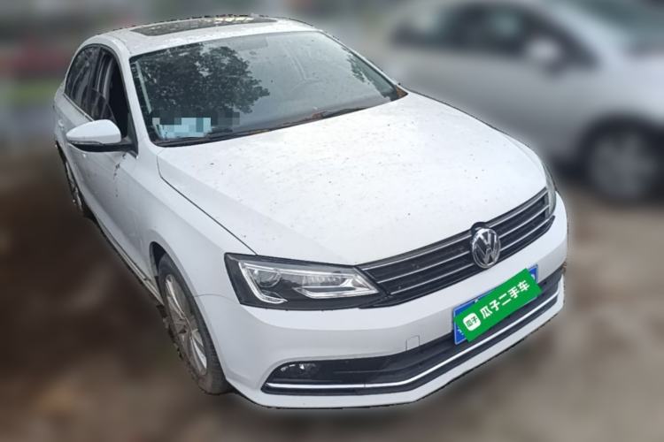 Used Volkswagen Sagitar 2015 230TSI Automatic Comfort Version Front Right 45 Deg