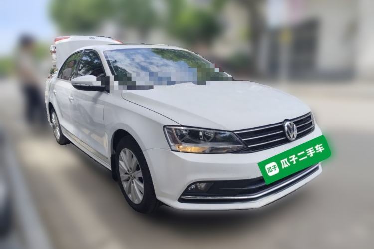 Used Volkswagen Sagitar 2015 230TSI Automatic Comfort Version Front Right 45 Deg