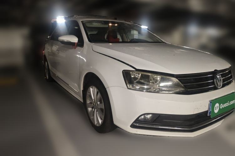 Used Volkswagen Sagitar 2015 1.6L Manual Comfort Model Front Right 45 Deg