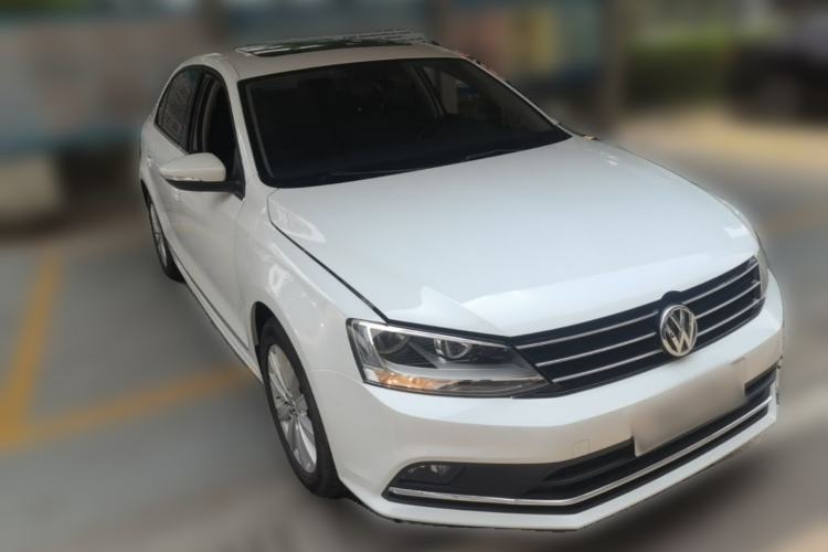 Used Volkswagen Sagitar 2015 230TSI Automatic Comfort Version Front Right 45 Deg