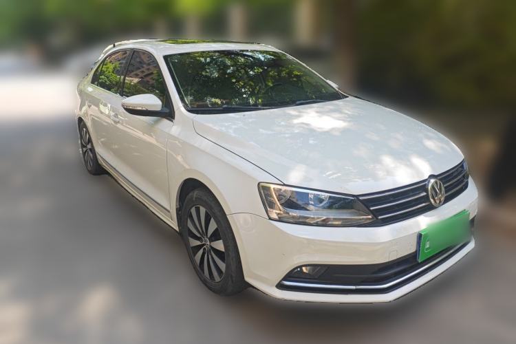 Used Volkswagen Sagitar 2015 1.6L Automatic Comfort Model Front Right 45 Deg