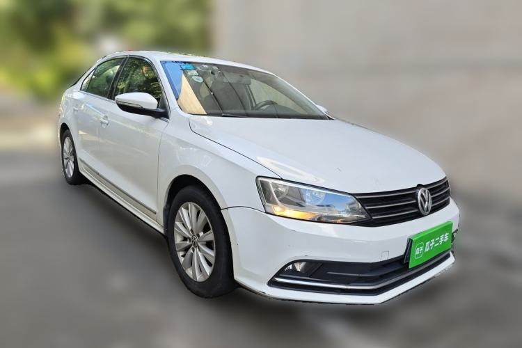 Used Volkswagen Sagitar 2015 230TSI Automatic Comfort Version Front Right 45 Deg