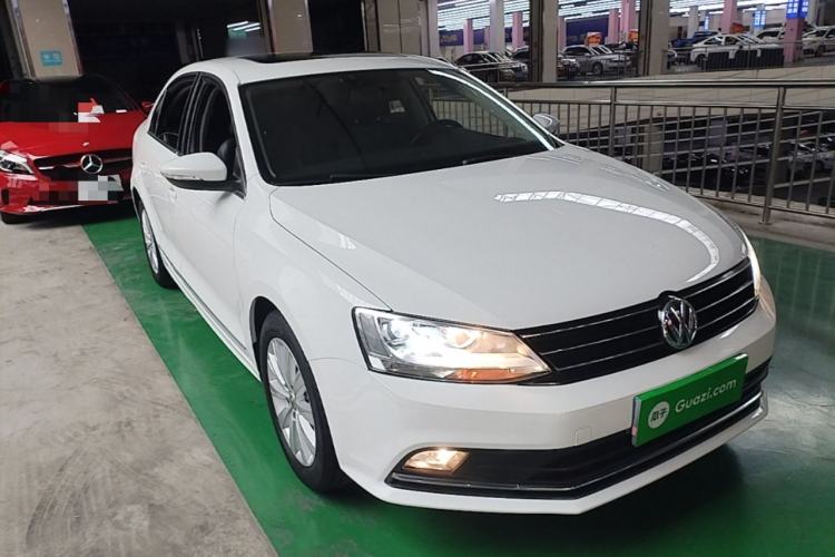 Used Volkswagen Sagitar 2015 1.6L Automatic Comfort Model Front Right 45 Deg