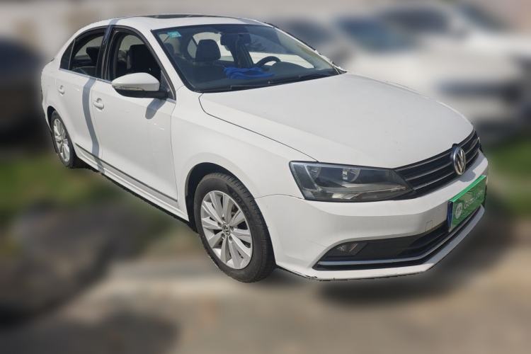 Used Volkswagen Sagitar 2015 230TSI Manual Comfort Version Front Right 45 Deg
