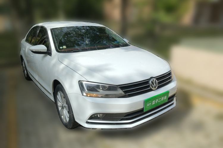 Used Volkswagen Sagitar 2015 1.6L Manual Fashion Edition Front Right 45 Deg