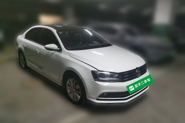 Used Volkswagen Sagitar 2015 1.6L Manual Fashion Edition Front Right 45 Deg