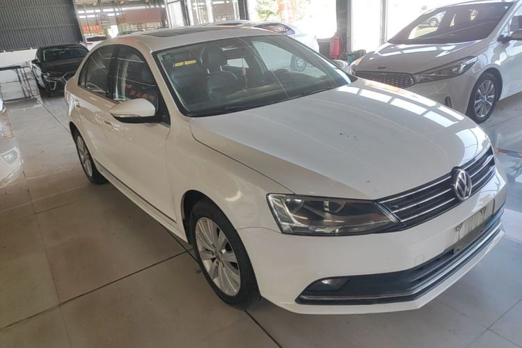 Used Volkswagen Sagitar 2015 1.6L Manual Comfort Model Front Right 45 Deg