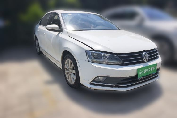 Used Volkswagen Sagitar 2015 230TSI Automatic Comfort Version Front Right 45 Deg