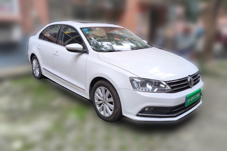 Used Volkswagen Sagitar 2015 1.6L Automatic Comfort Model Front Right 45 Deg