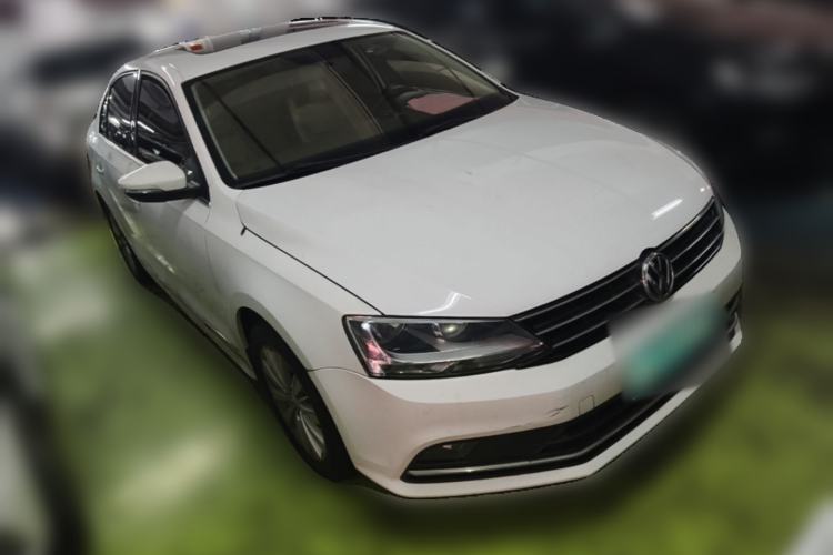 Used Volkswagen Sagitar 2015 230TSI Automatic Comfort Version Front Right 45 Deg